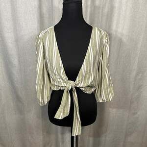 BCBGeneration Women's Woven Tie Front Crop Top Shirt, Olive Ivory, M : Amazon.co